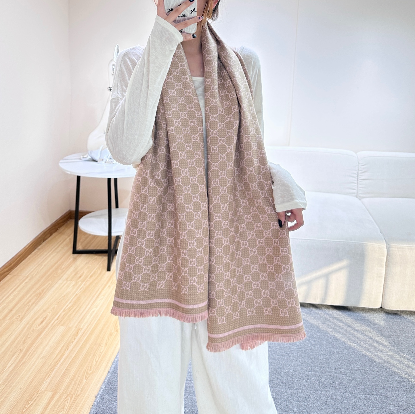 G家最新款风格小字母面料：羊毛，尺寸：47*180羊毛真丝围巾，装饰超大造型设计GG图案。于1970年代