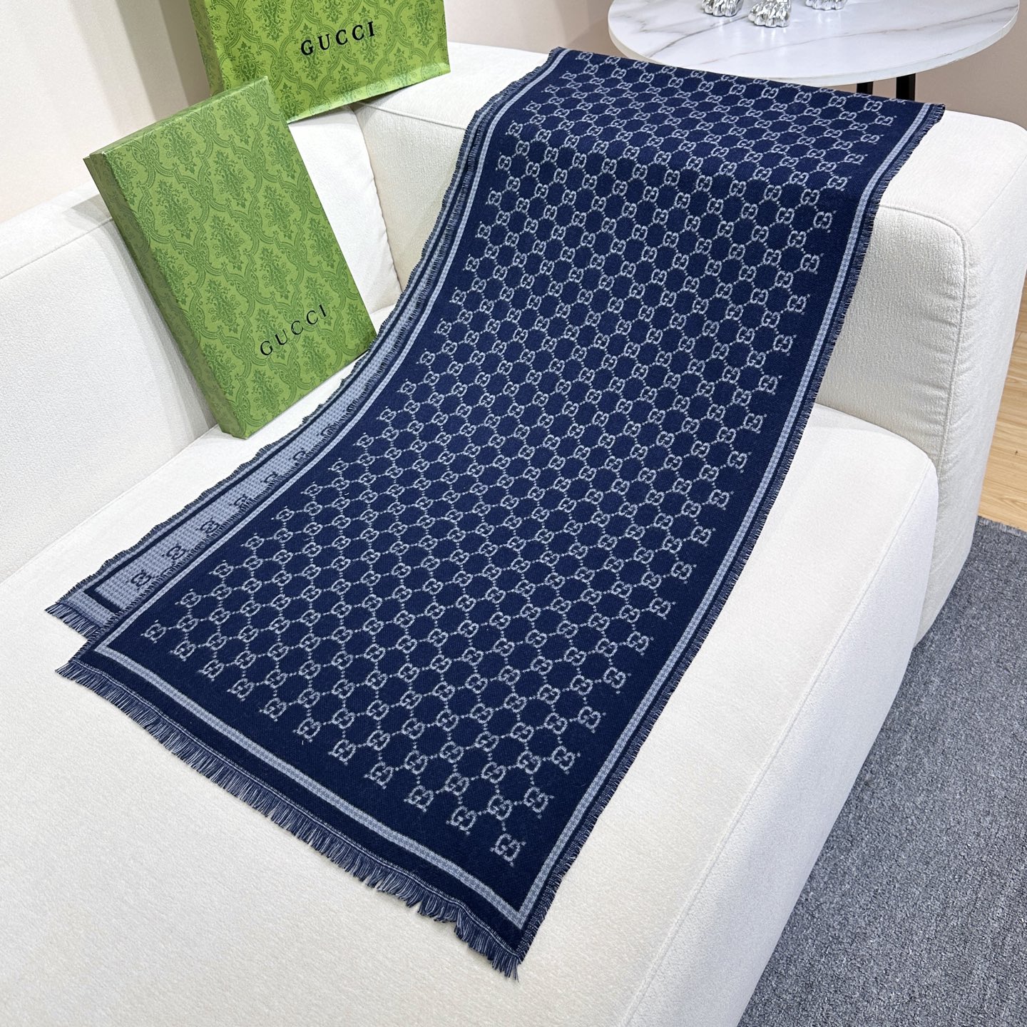 G家最新款风格小字母面料：羊毛，尺寸：47*180羊毛真丝围巾，装饰超大造型设计GG图案。于1970年代