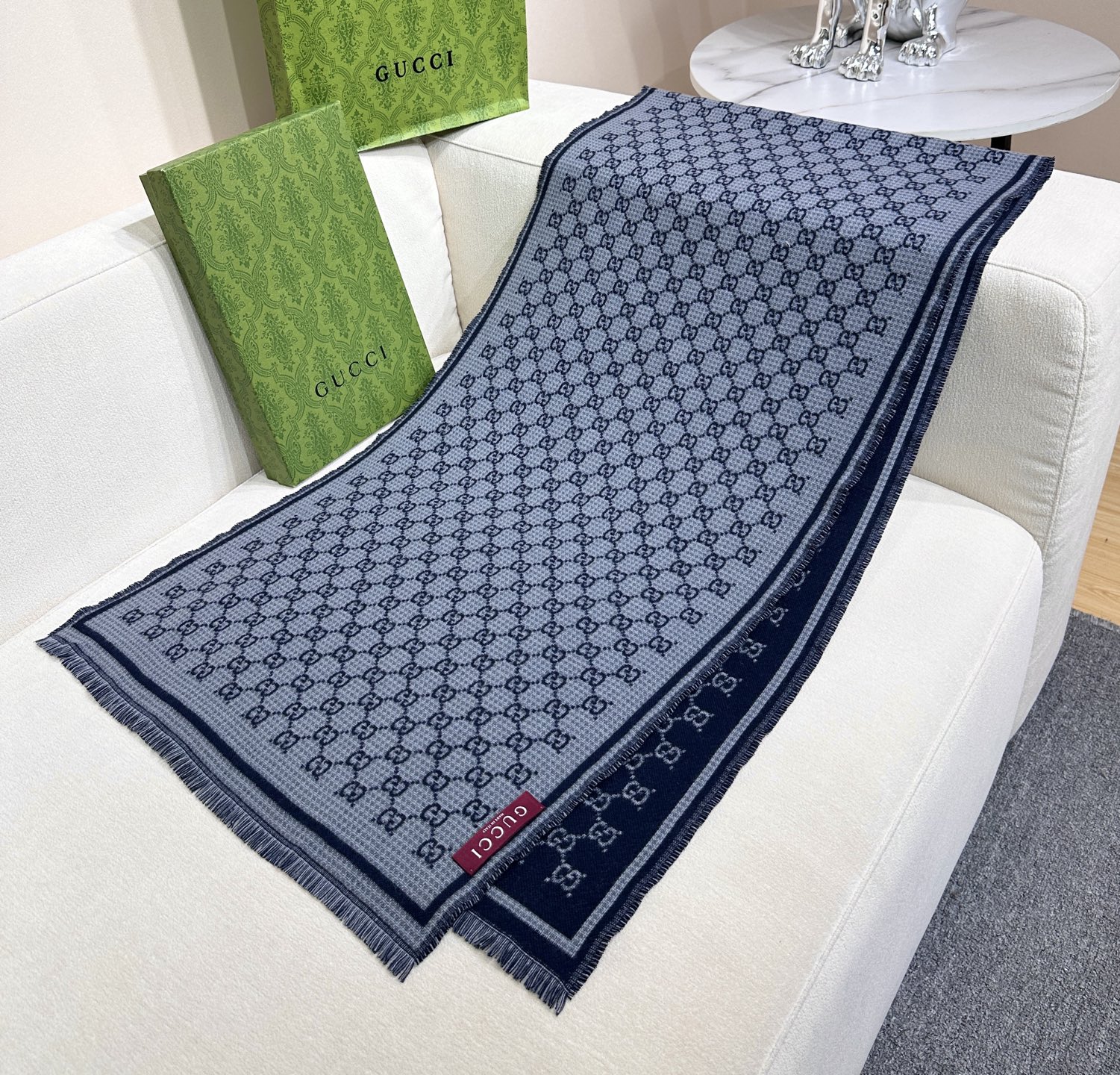 G家最新款风格小字母面料：羊毛，尺寸：47*180羊毛真丝围巾，装饰超大造型设计GG图案。于1970年代