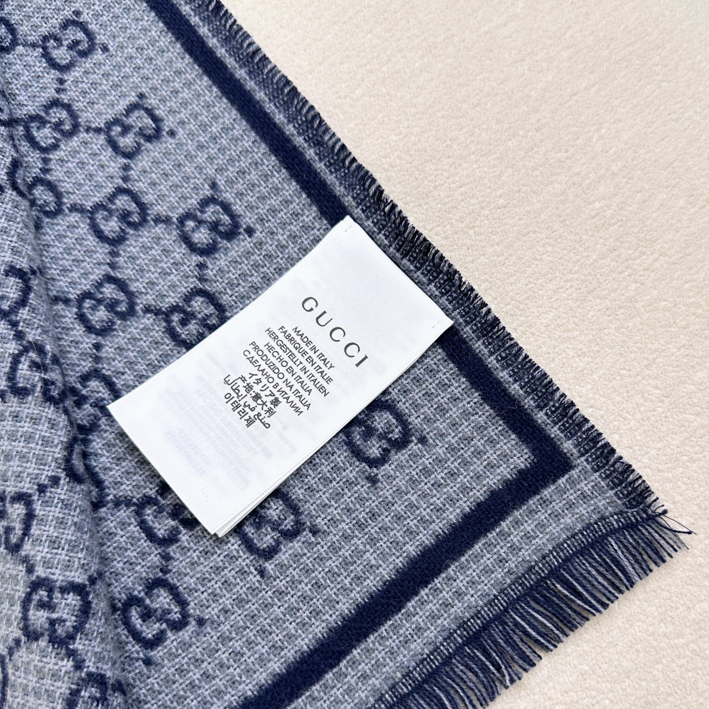 G家最新款风格小字母面料：羊毛，尺寸：47*180羊毛真丝围巾，装饰超大造型设计GG图案。于1970年代