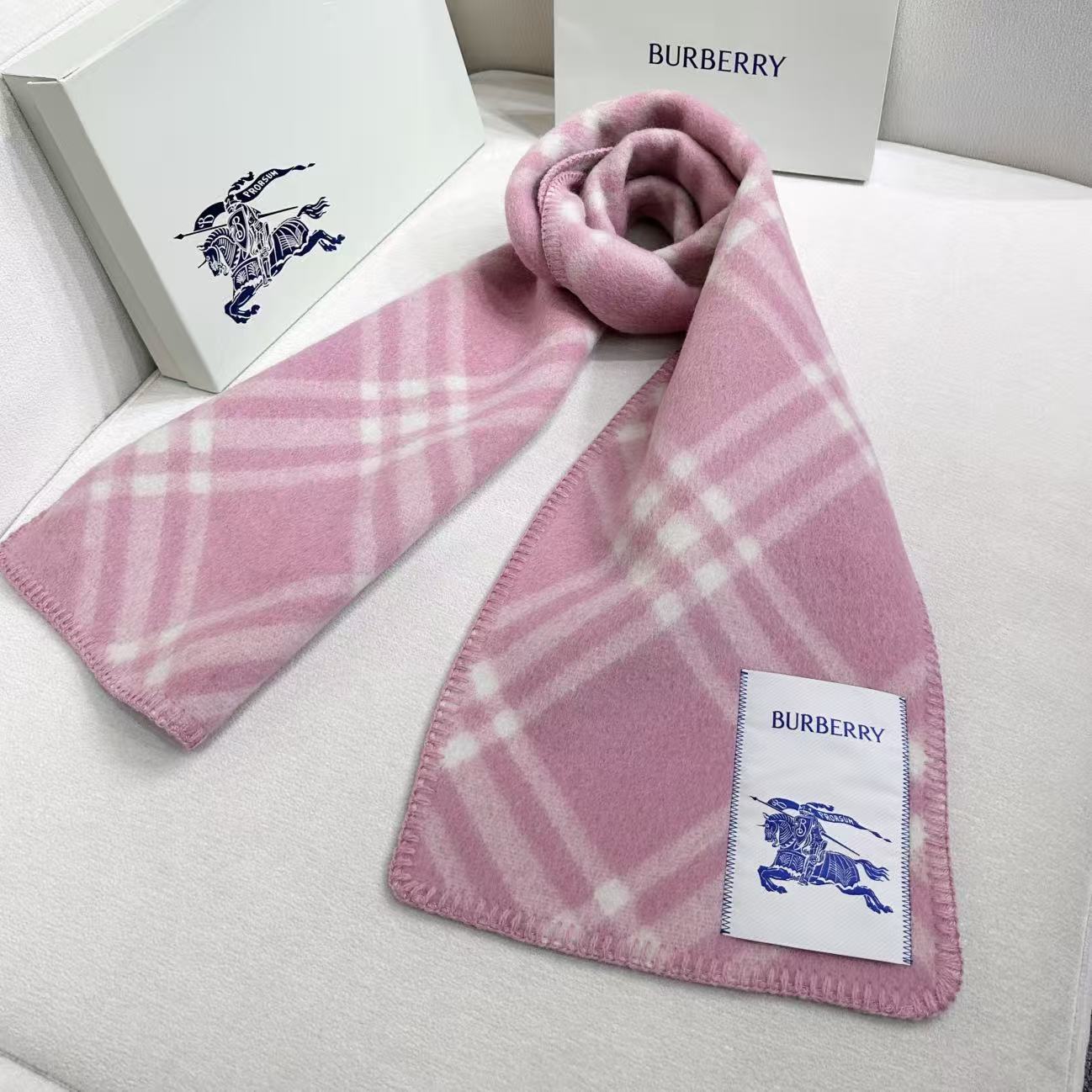 与去年帽子斗篷同一工厂订单出货，拿过的亲懂，真正的货美价优 （全智贤同款，百分百对版）Burberry可