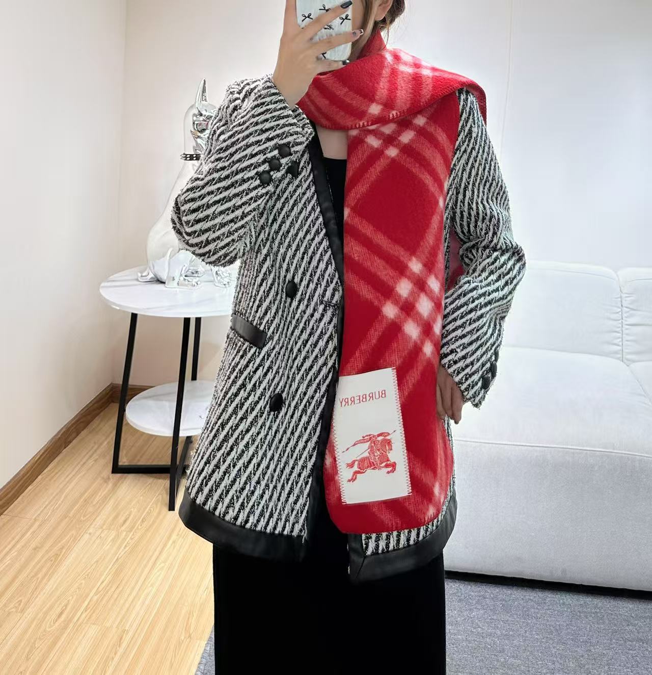 与去年帽子斗篷同一工厂订单出货，拿过的亲懂，真正的货美价优 （全智贤同款，百分百对版）Burberry可