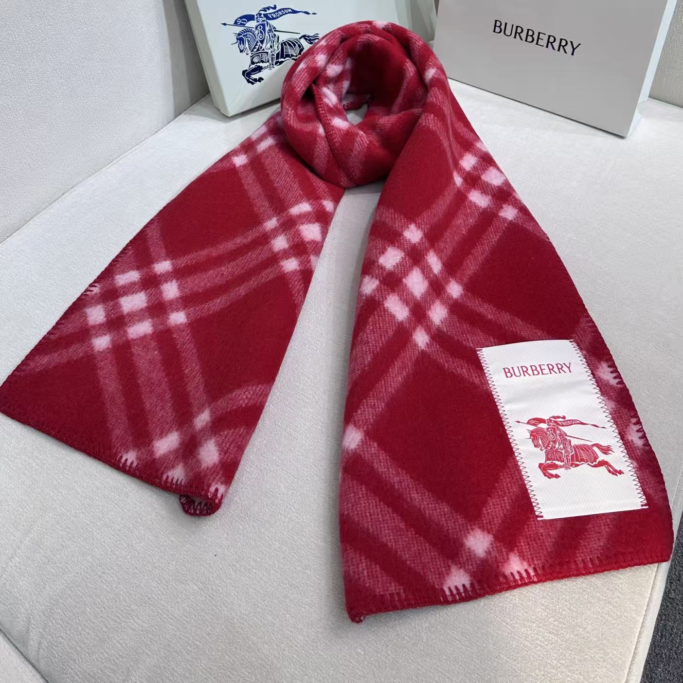 与去年帽子斗篷同一工厂订单出货，拿过的亲懂，真正的货美价优 （全智贤同款，百分百对版）Burberry可