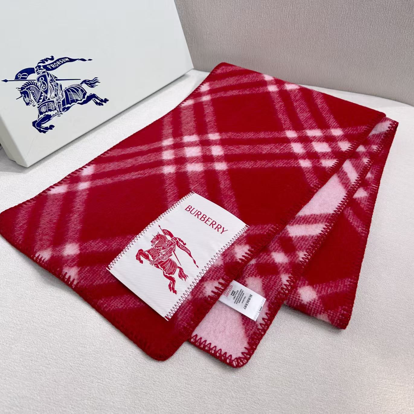 与去年帽子斗篷同一工厂订单出货，拿过的亲懂，真正的货美价优 （全智贤同款，百分百对版）Burberry可