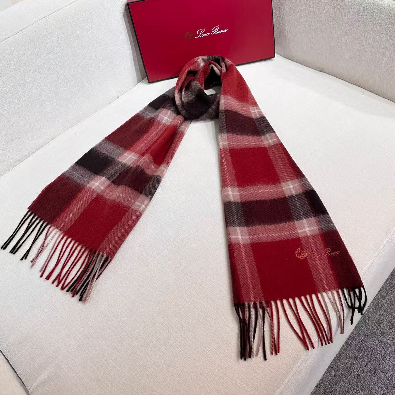 🆕Loro Piana · 【贸易公司尾单，极品山羊绒围巾披肩】送人自留都太高大上了😍重磅上新，爆款爆款