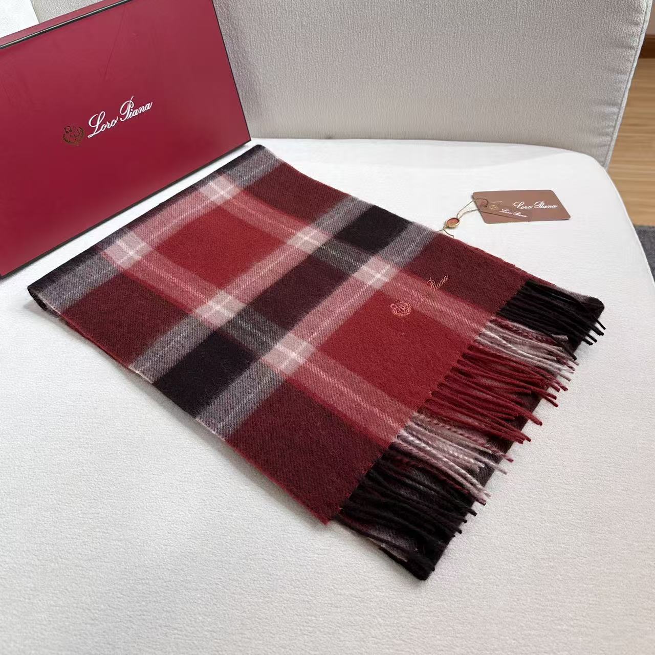 🆕Loro Piana · 【贸易公司尾单，极品山羊绒围巾披肩】送人自留都太高大上了😍重磅上新，爆款爆款