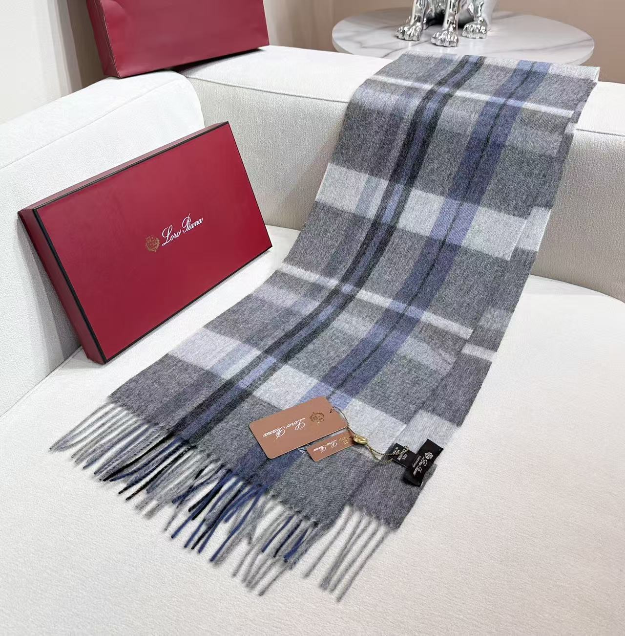 🆕Loro Piana · 【贸易公司尾单，极品山羊绒围巾披肩】送人自留都太高大上了😍重磅上新，爆款爆款