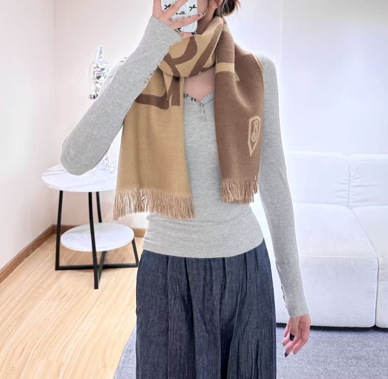 巴宝莉秋冬时髦高级感！男女通用，真的超级百搭好看！！落落大方！Bur独有的调调！！时髦精准到位，却又不用