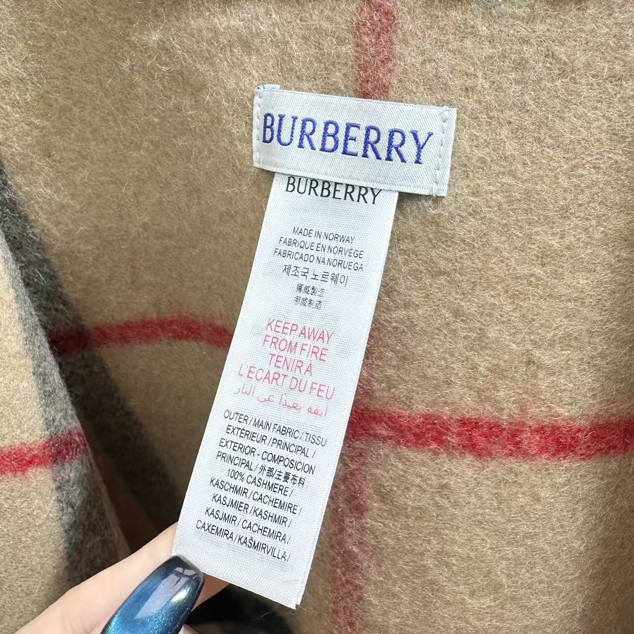 张婧仪同款披肩 ，氛围感十足！Burberry可遇不可求的王炸级单品！拔草你的披肩斗篷，秋冬实用第一名🥇