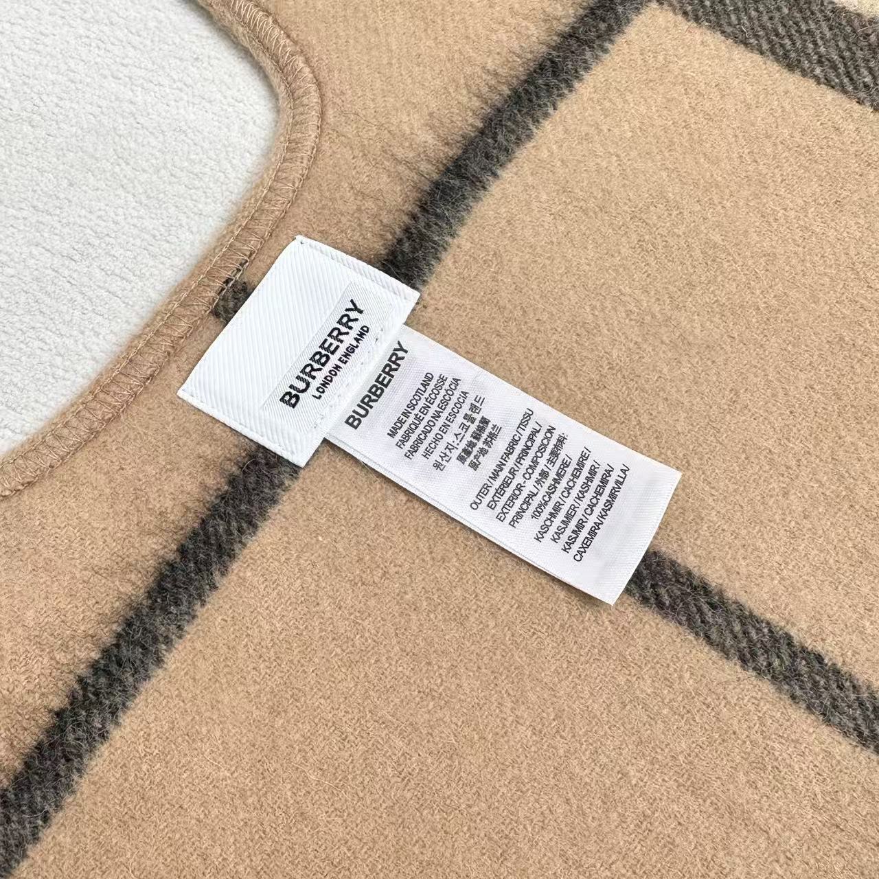 burberry新款双面格纹斗篷披肩，超级好看的brown，被张婧仪种草的ins风，，这批原单全包.本来