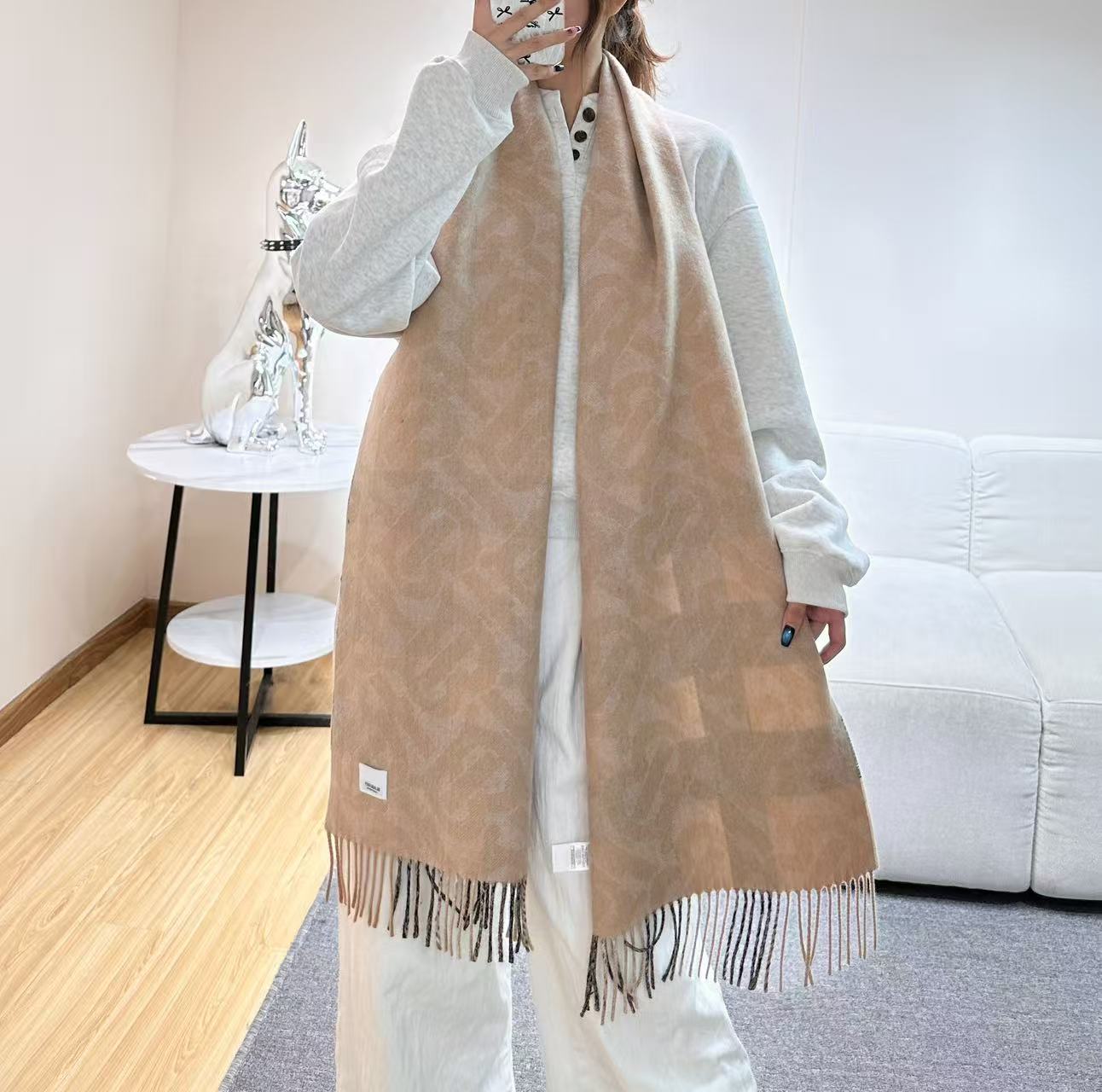 上新❤️高版合股纱 · 法国的外贸订单 ❗️Bur经典款TB典藏款系列❗️提花精纺羊绒围巾，产自苏格兰工