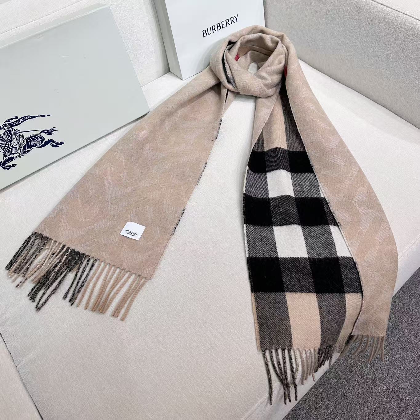 上新❤️高版合股纱 · 法国的外贸订单 ❗️Bur经典款TB典藏款系列❗️提花精纺羊绒围巾，产自苏格兰工