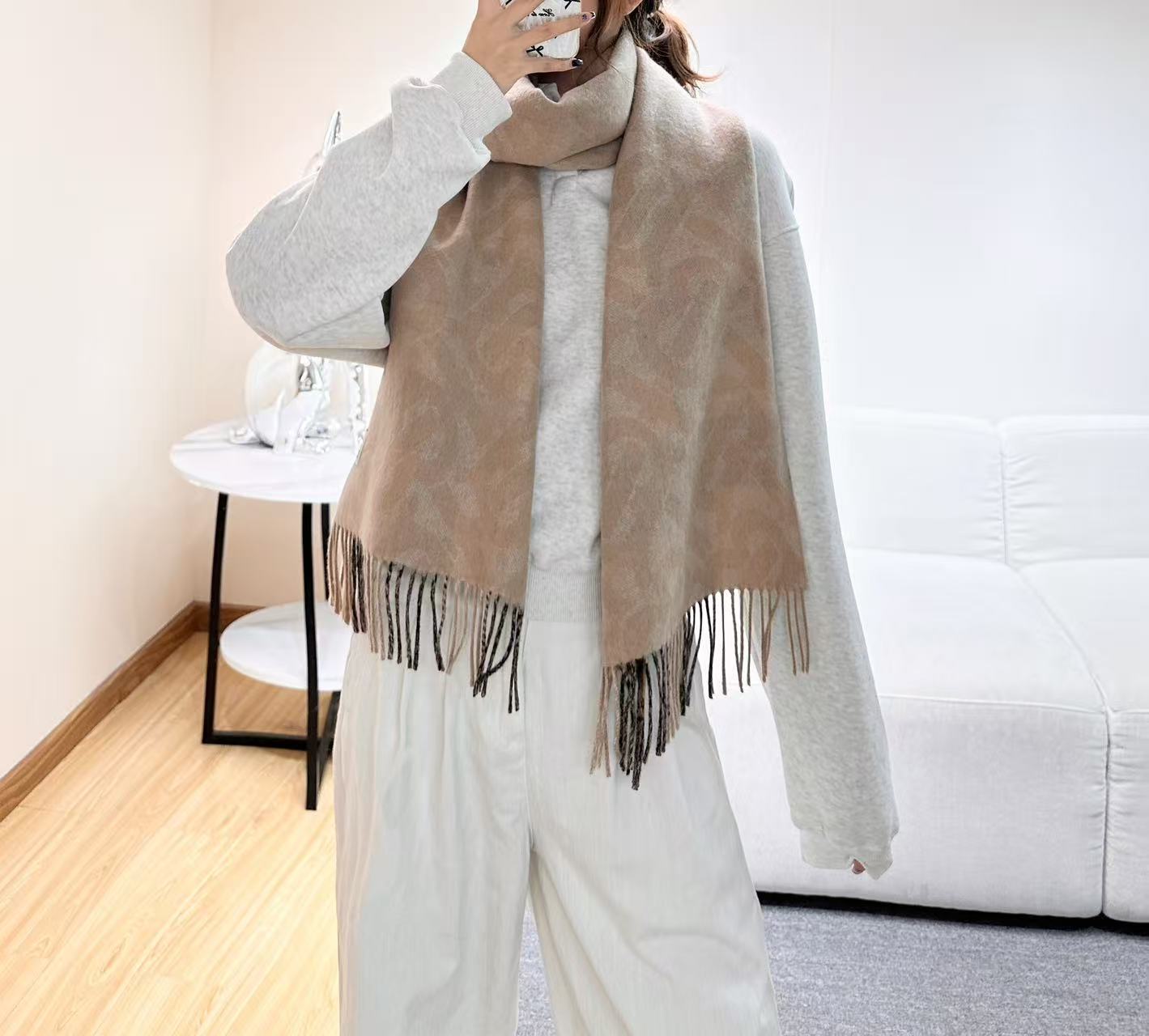 上新❤️高版合股纱 · 法国的外贸订单 ❗️Bur经典款TB典藏款系列❗️提花精纺羊绒围巾，产自苏格兰工