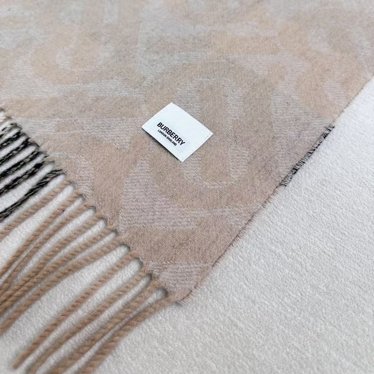 上新❤️高版合股纱 · 法国的外贸订单 ❗️Bur经典款TB典藏款系列❗️提花精纺羊绒围巾，产自苏格兰工