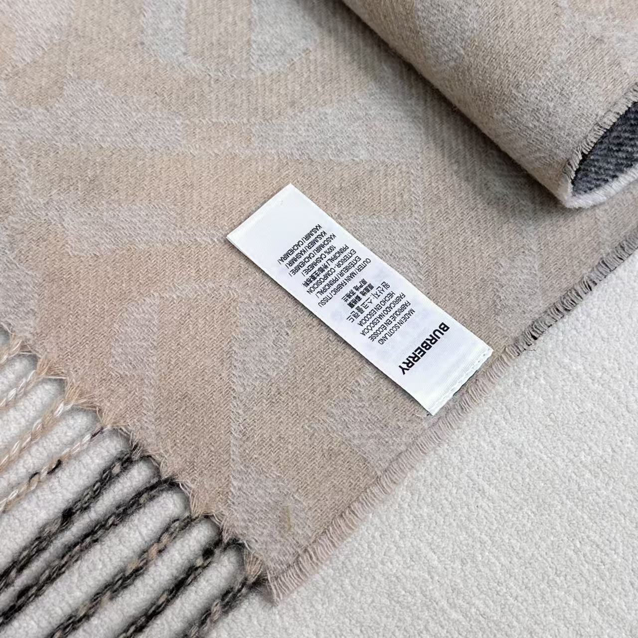 上新❤️高版合股纱 · 法国的外贸订单 ❗️Bur经典款TB典藏款系列❗️提花精纺羊绒围巾，产自苏格兰工