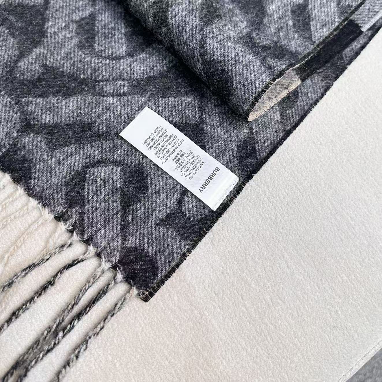 上新❤️高版合股纱 · 法国的外贸订单 ❗️Bur经典款TB典藏款系列❗️提花精纺羊绒围巾，产自苏格兰工