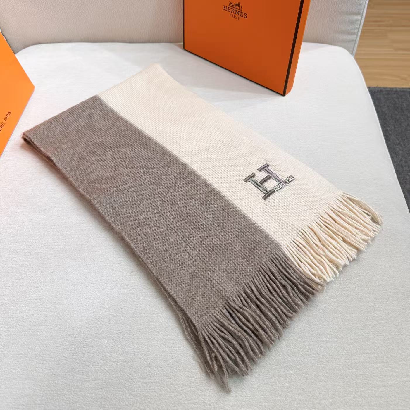 上新！男女同款，百分百纯羊绒 Hermes（爱马仕）同步专柜，高端羊绒针织围巾！】可正式，可随意，非常C