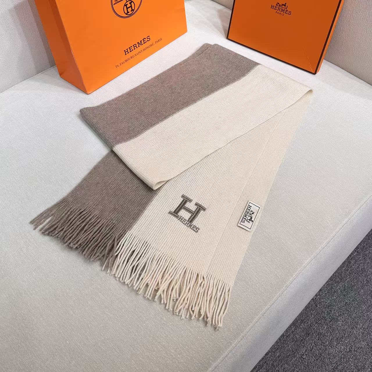 上新！男女同款，百分百纯羊绒 Hermes（爱马仕）同步专柜，高端羊绒针织围巾！】可正式，可随意，非常C