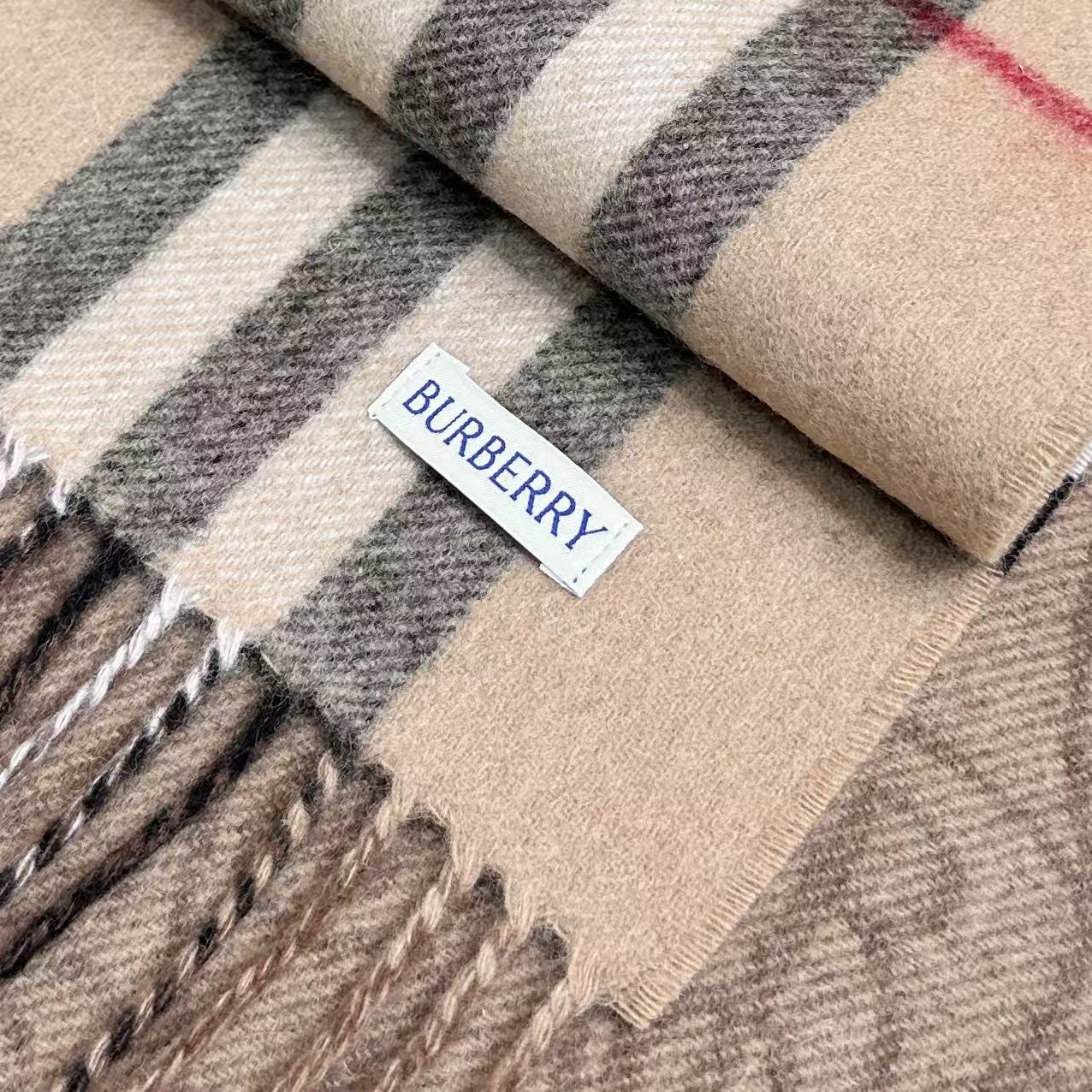 ✨✨B字形盾牌 Burberry · 巴宝莉双面围巾❗好看的要疯掉了，太有型太有魅力了❗❗非常斯文时尚的