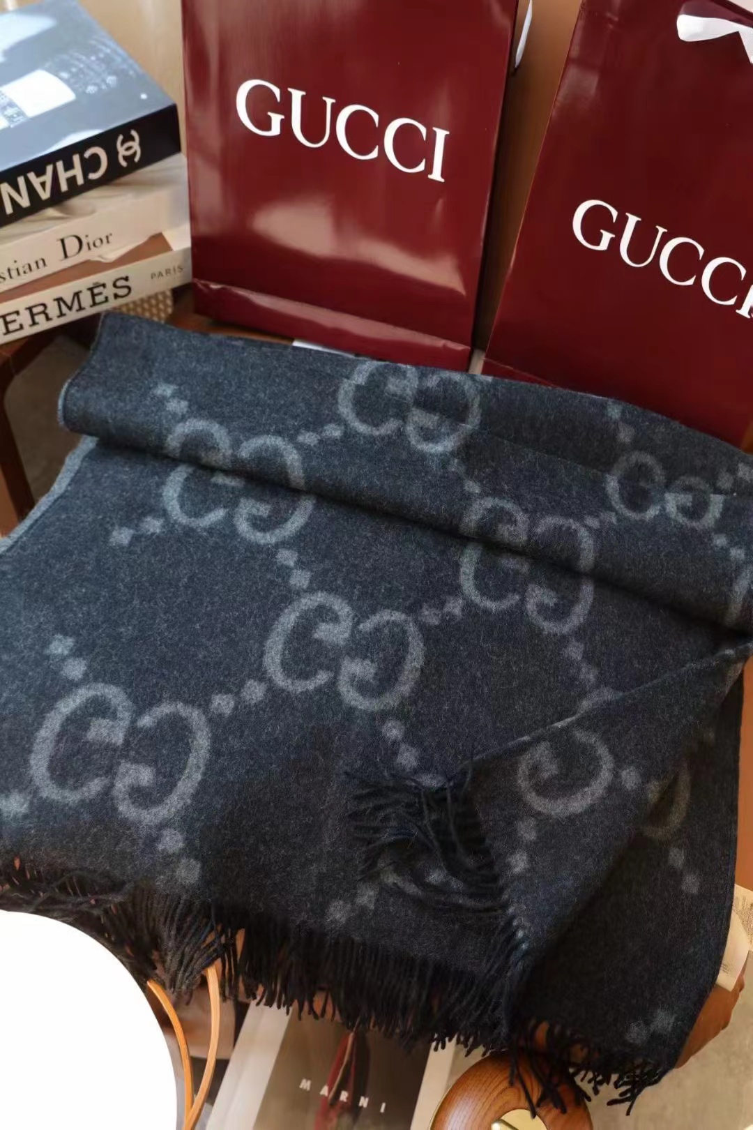 Gucci双面大g斗篷 原版品质，牛皮贴标      双股纱 羊绒面料 大克重对版双面两用斗篷 正反面领
