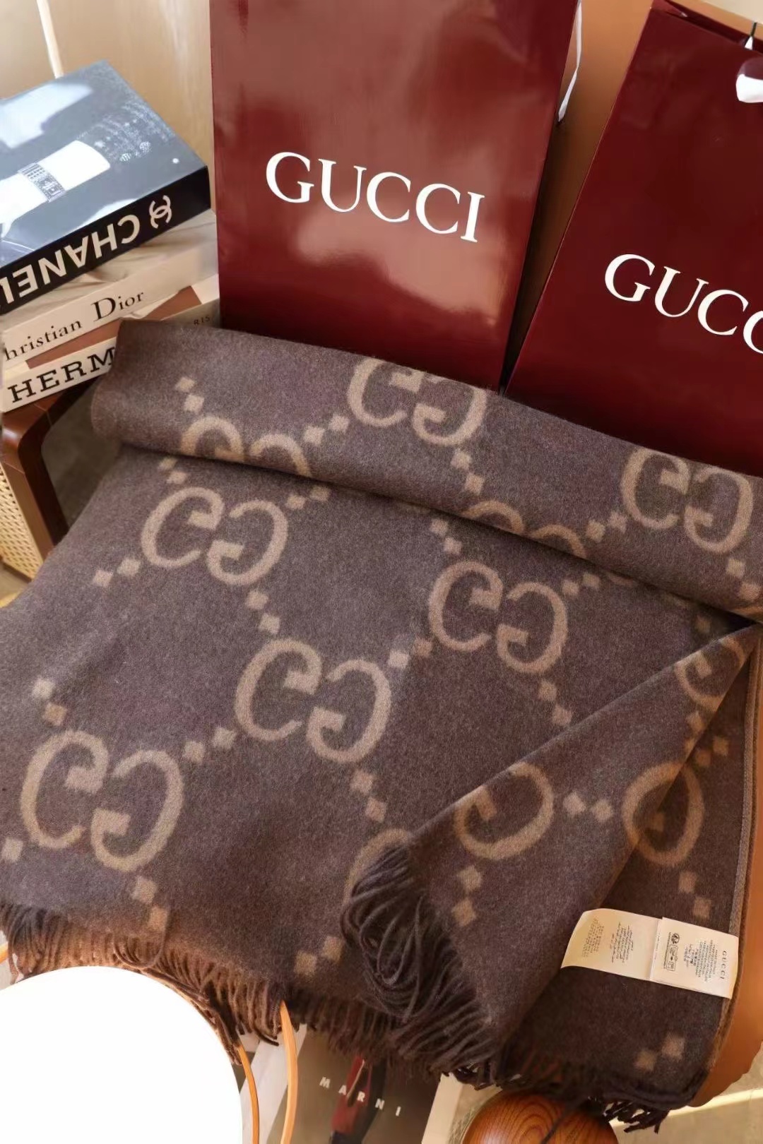 Gucci双面大g斗篷 原版品质，牛皮贴标      双股纱 羊绒面料 大克重对版双面两用斗篷 正反面领