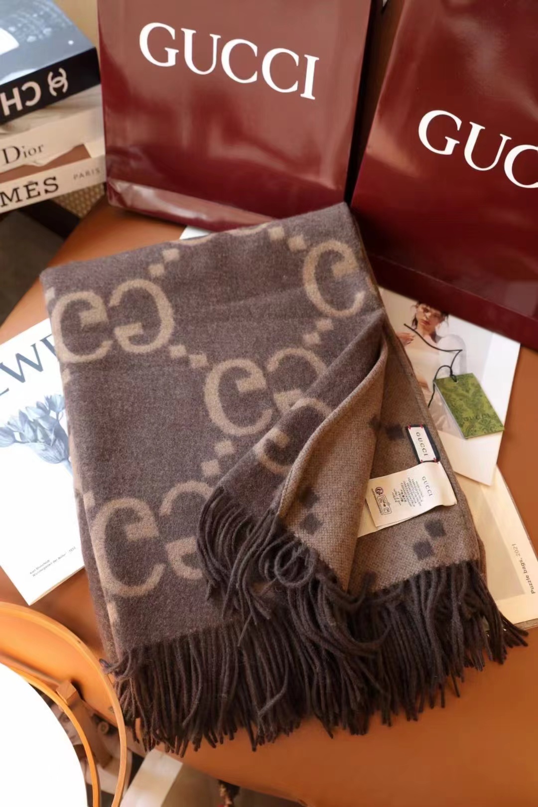 Gucci双面大g斗篷 原版品质，牛皮贴标      双股纱 羊绒面料 大克重对版双面两用斗篷 正反面领