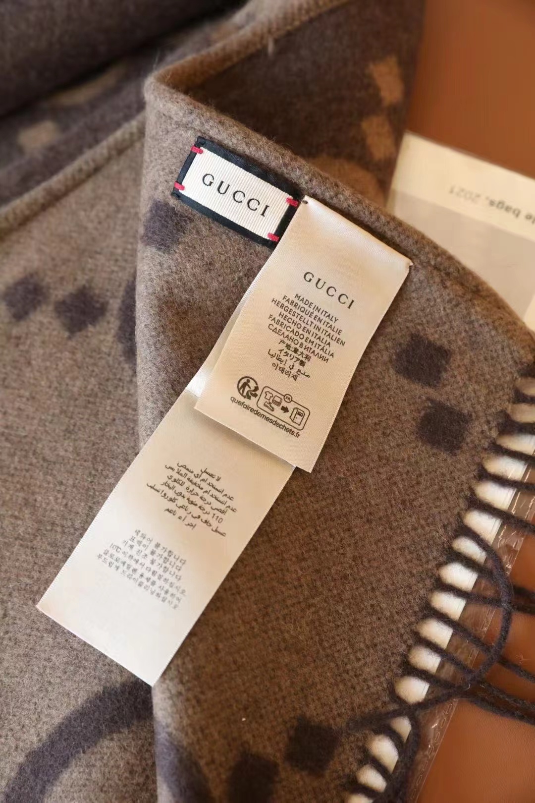 Gucci双面大g斗篷 原版品质，牛皮贴标      双股纱 羊绒面料 大克重对版双面两用斗篷 正反面领