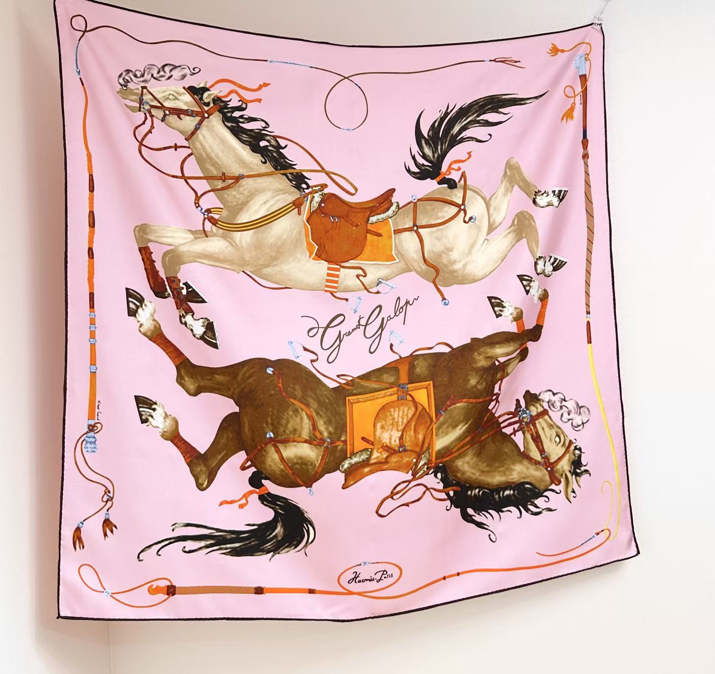 “纵意驰骋”90方巾-Hermes 丝巾名称：纵意驰骋设计师：Thibaut Rassat尺寸：88.5