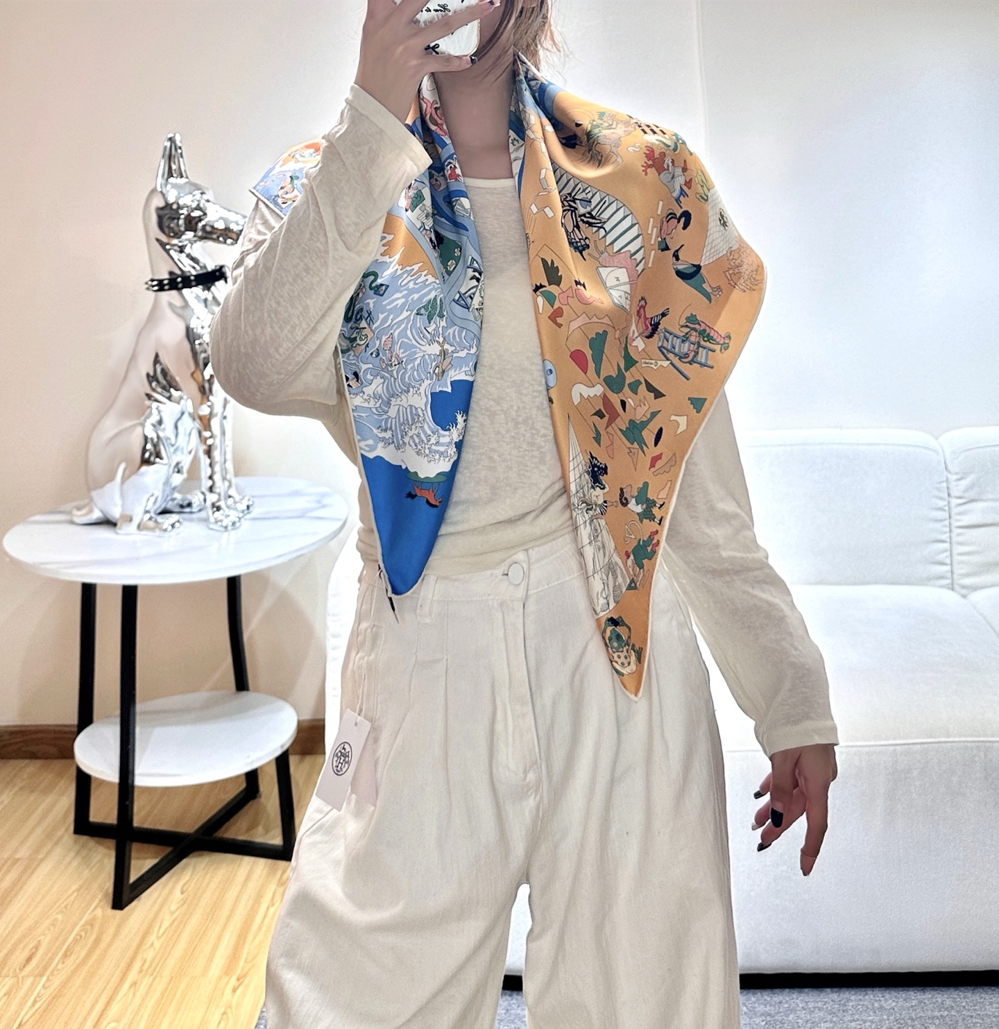 “马术学院”90双面真丝方巾【18mm顶级真丝】手工卷边斜纹真丝方巾（100%桑蚕丝）。这款爱马仕的经典