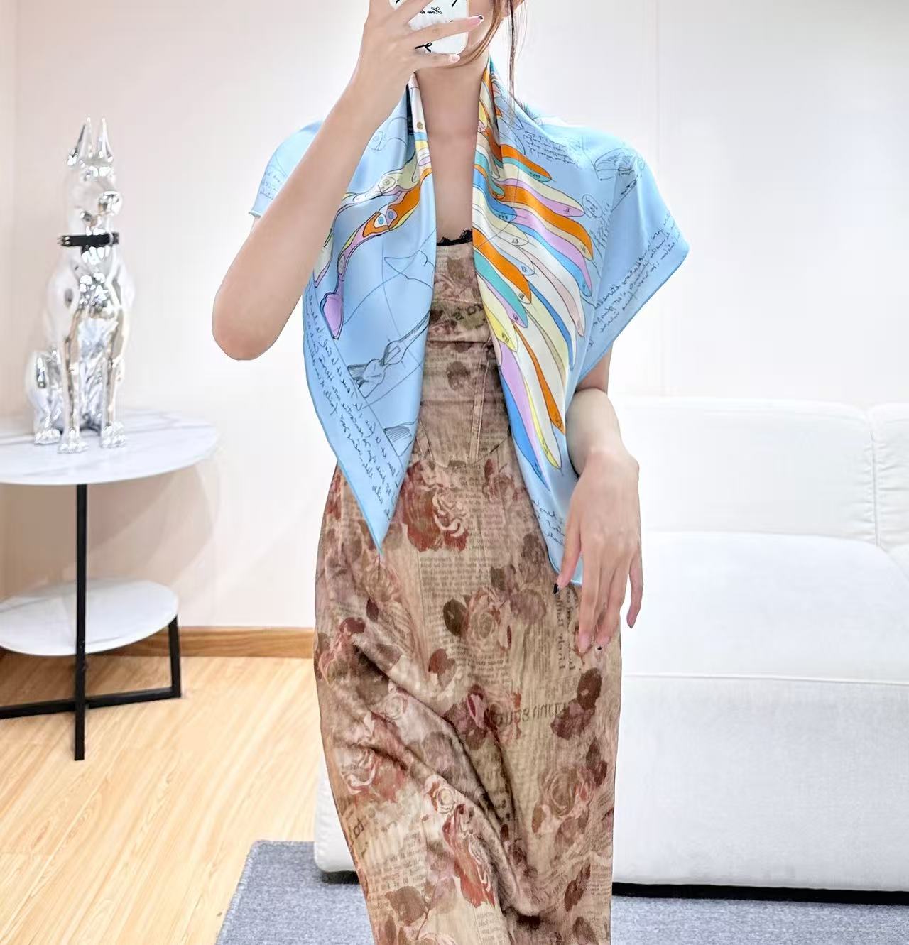 2026年H家早春款 90真丝双面上新💦💞18姆米真丝【90真丝斜纹双面同色佩戴】手工卷边斜纹真丝方巾（