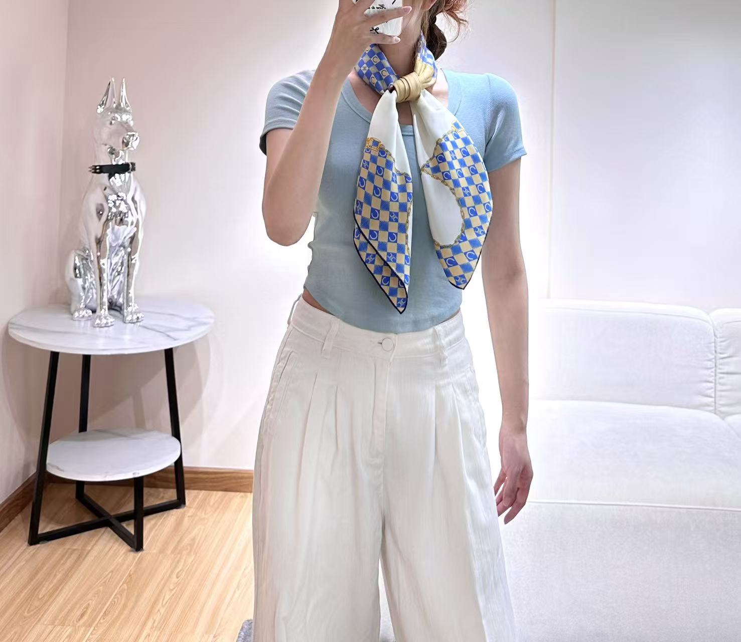 ​​  CELINE 90真丝方巾​​✨CELINE 18mm真丝方巾，采用顶级真丝，触感柔滑轻盈，透气