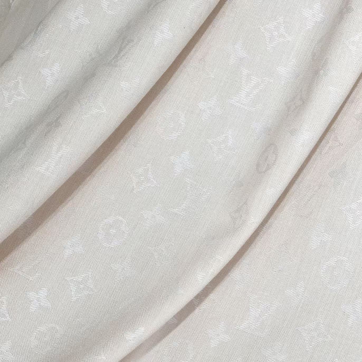 ❤🥤皇室LV路易威登极品硬货❗️品质好到几宿都不能正常入眠[流泪]可以Pk专柜的最极品的品质❗️披肩向昔日品牌广告海报采