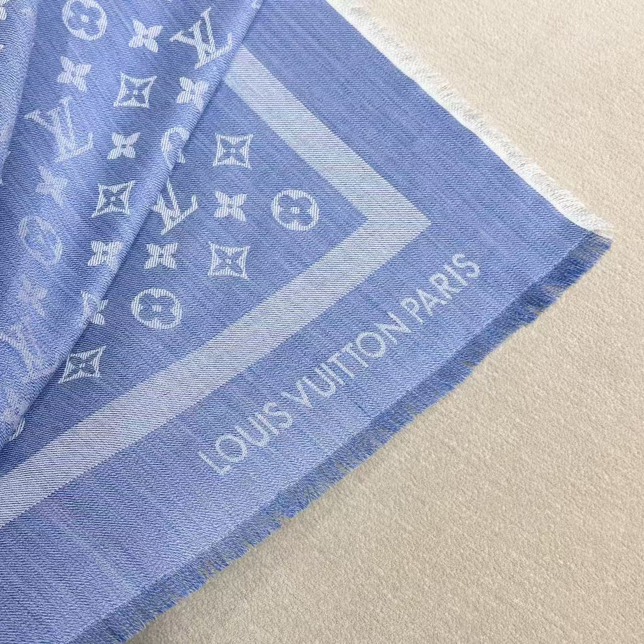 ❤🥤皇室LV路易威登极品硬货❗️品质好到几宿都不能正常入眠[流泪]可以Pk专柜的最极品的品质❗️披肩向昔日品牌广告海报采