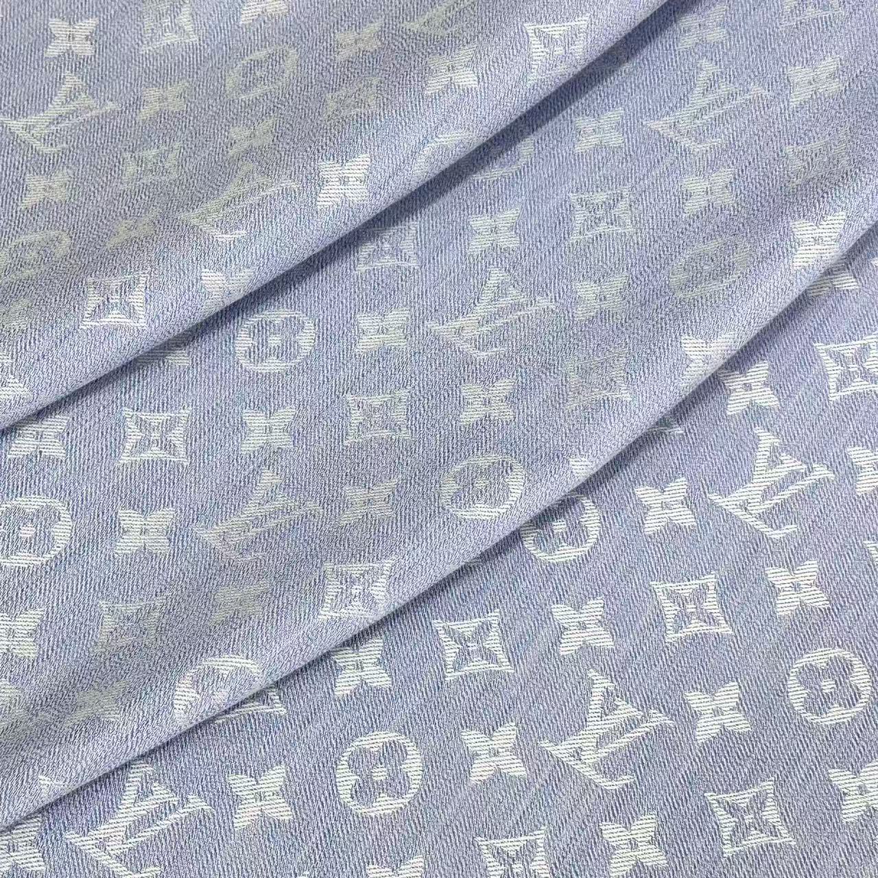 ❤🥤皇室LV路易威登极品硬货❗️品质好到几宿都不能正常入眠[流泪]可以Pk专柜的最极品的品质❗️披肩向昔日品牌广告海报采
