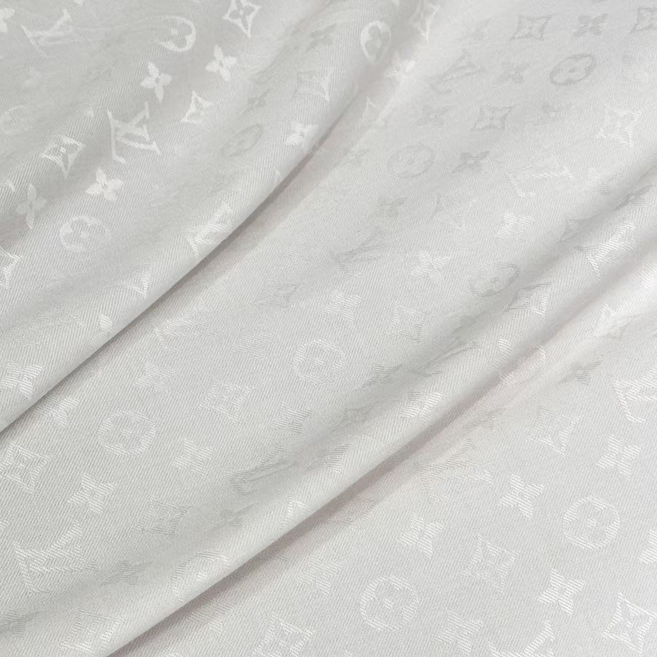 ❤🥤皇室LV路易威登极品硬货❗️品质好到几宿都不能正常入眠[流泪]可以Pk专柜的最极品的品质❗️披肩向昔日品牌广告海报采