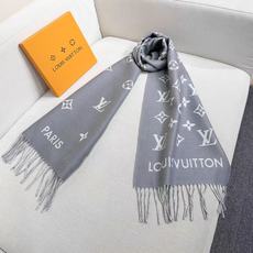 🆕 路易威登经典围巾以Vivienne Reykjavik 2.0 版本迎接马年新春。 Monogram 图案在丰盈 🆕 路易威登经典围巾以Vivienne Reykjavik 2.0 版本迎接马年新春。 Monogram 图案在丰盈