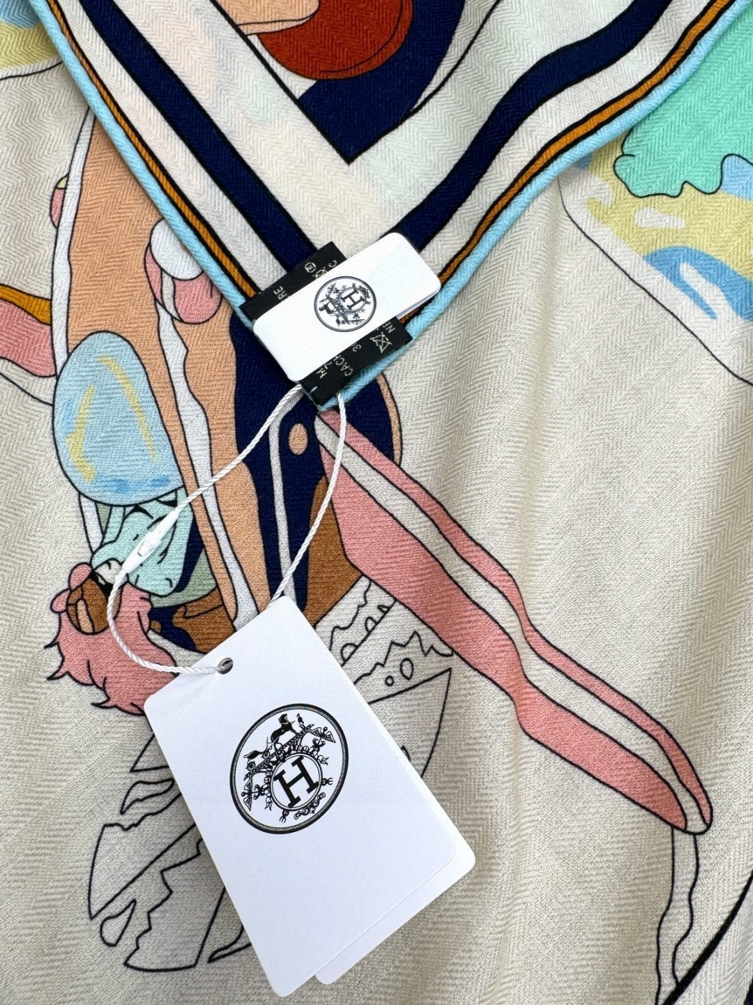 🆕   2024年专柜同步 Hermes推荐[玫瑰]顶级工艺超值‼️爱马仕专柜爆款羊绒方巾💟立体呈现图案纹路实物档次极高