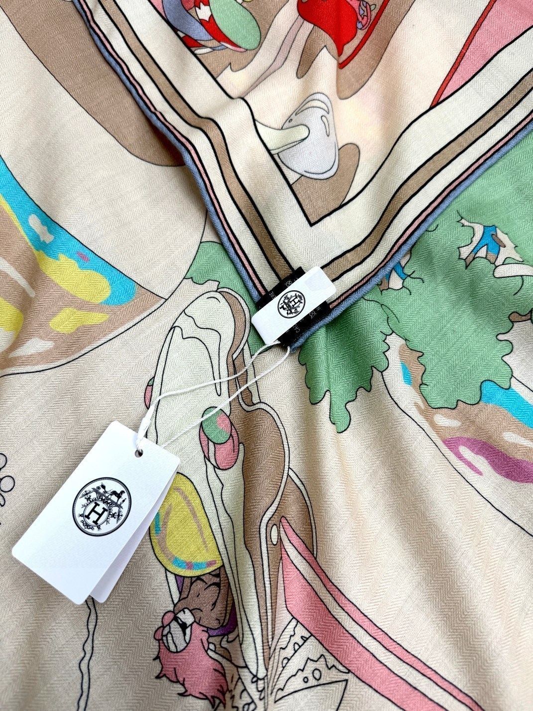 🆕   2024年专柜同步 Hermes推荐[玫瑰]顶级工艺超值‼️爱马仕专柜爆款羊绒方巾💟立体呈现图案纹路实物档次极高