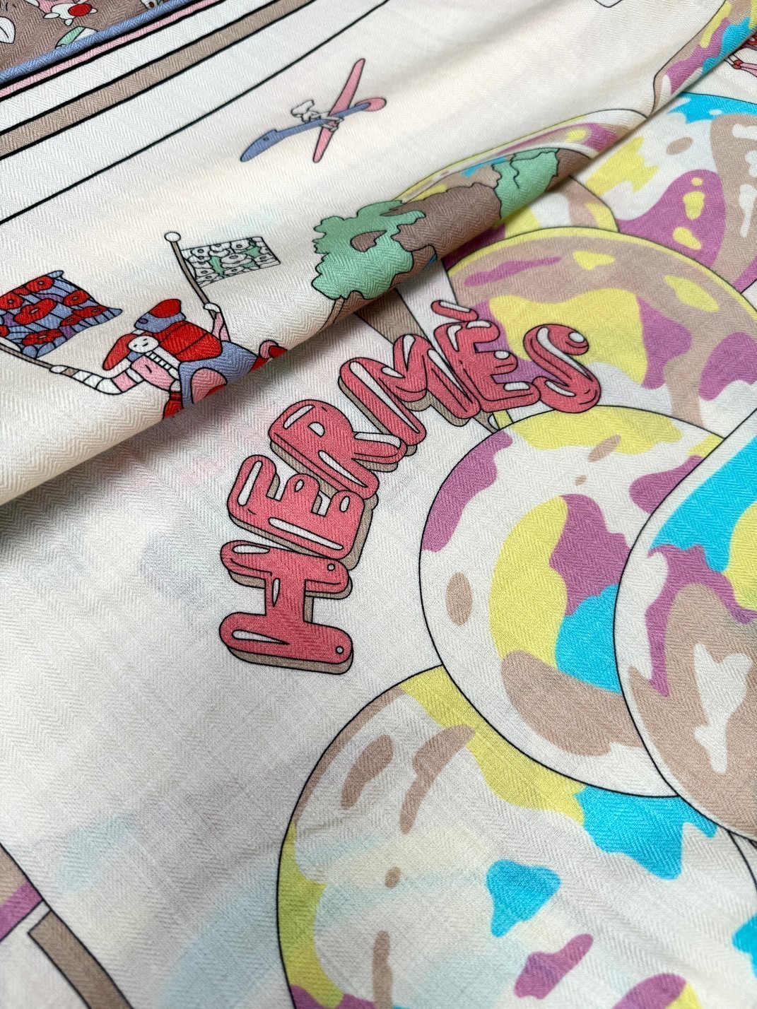 🆕   2024年专柜同步 Hermes推荐[玫瑰]顶级工艺超值‼️爱马仕专柜爆款羊绒方巾💟立体呈现图案纹路实物档次极高