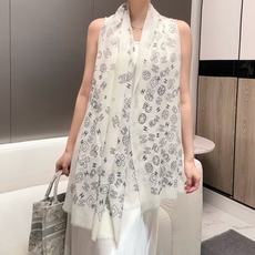 🆕 2025年香奈儿秋冬提前上新,美女都爱此款 超级有腔调!!!】谁懂这种秋冬调性的美啊?!!!这款小香披肩也是我疯 🆕 2025年香奈儿秋冬提前上新,美女都爱此款 超级有腔调!!!】谁懂这种秋冬调性的美啊?!!!这款小香披肩也是我疯