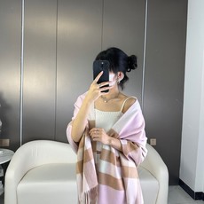 🆕 爆款巴宝莉经典大格子大披肩,人手必备,专柜最新小白标~吊牌齐全,非市场便宜货,经典专柜补单流出!极品殿堂级硬货❗ 🆕 爆款巴宝莉经典大格子大披肩,人手必备,专柜最新小白标~吊牌齐全,非市场便宜货,经典专柜补单流出!极品殿堂级硬货❗