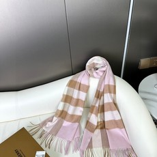 🆕 爆款巴宝莉经典大格子大披肩,人手必备,专柜最新小白标~吊牌齐全,非市场便宜货,经典专柜补单流出!极品殿堂级硬货❗ 🆕 爆款巴宝莉经典大格子大披肩,人手必备,专柜最新小白标~吊牌齐全,非市场便宜货,经典专柜补单流出!极品殿堂级硬货❗