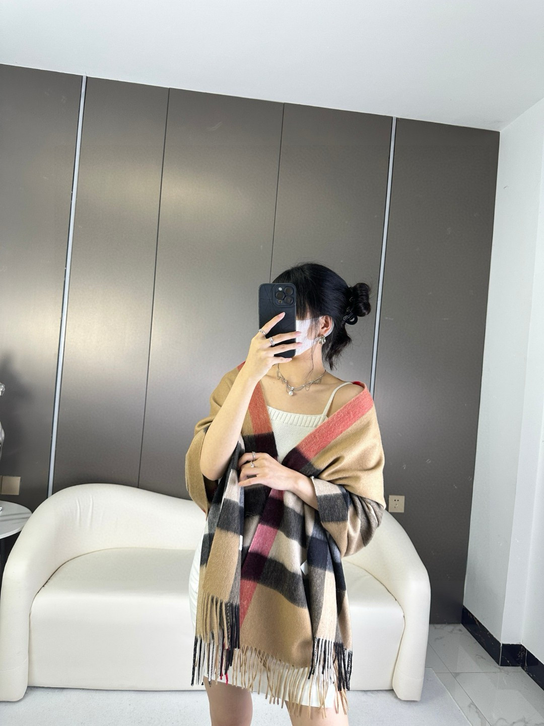 🆕 爆款巴宝莉经典大格子大披肩,人手必备,专柜最新小白标~吊牌齐全,非市场便宜货,经典专柜补单流出!极品殿堂级硬货❗️ 🆕 爆款巴宝莉经典大格子大披肩,人手必备,专柜最新小白标~吊牌齐全,非市场便宜货,经典专柜补单流出!极品殿堂级硬货❗️