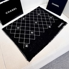 🆕 CHANEL 25A 爆款披肩!超美🫐全网都在抢! 融合了经典菱格图案与双C Logo字母元素,采用双面提花工艺, 🆕 CHANEL 25A 爆款披肩!超美🫐全网都在抢! 融合了经典菱格图案与双C Logo字母元素,采用双面提花工艺,