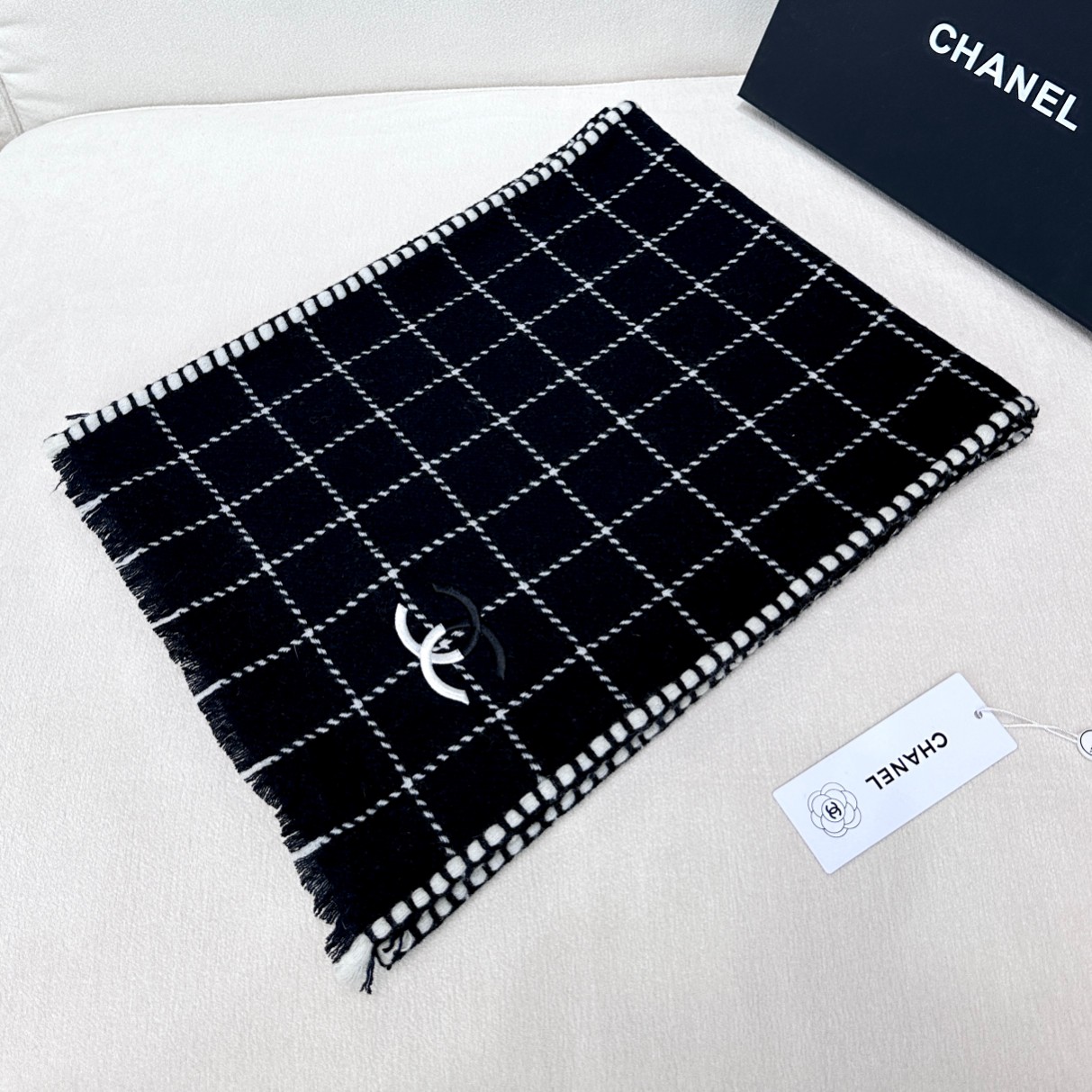 🆕  Chanel香奈儿2024系列货  专供vi🆕 P产品 ♥顶级苏格兰进口羊绒   纹路织法使围巾赋有弹性且柔软亲肤