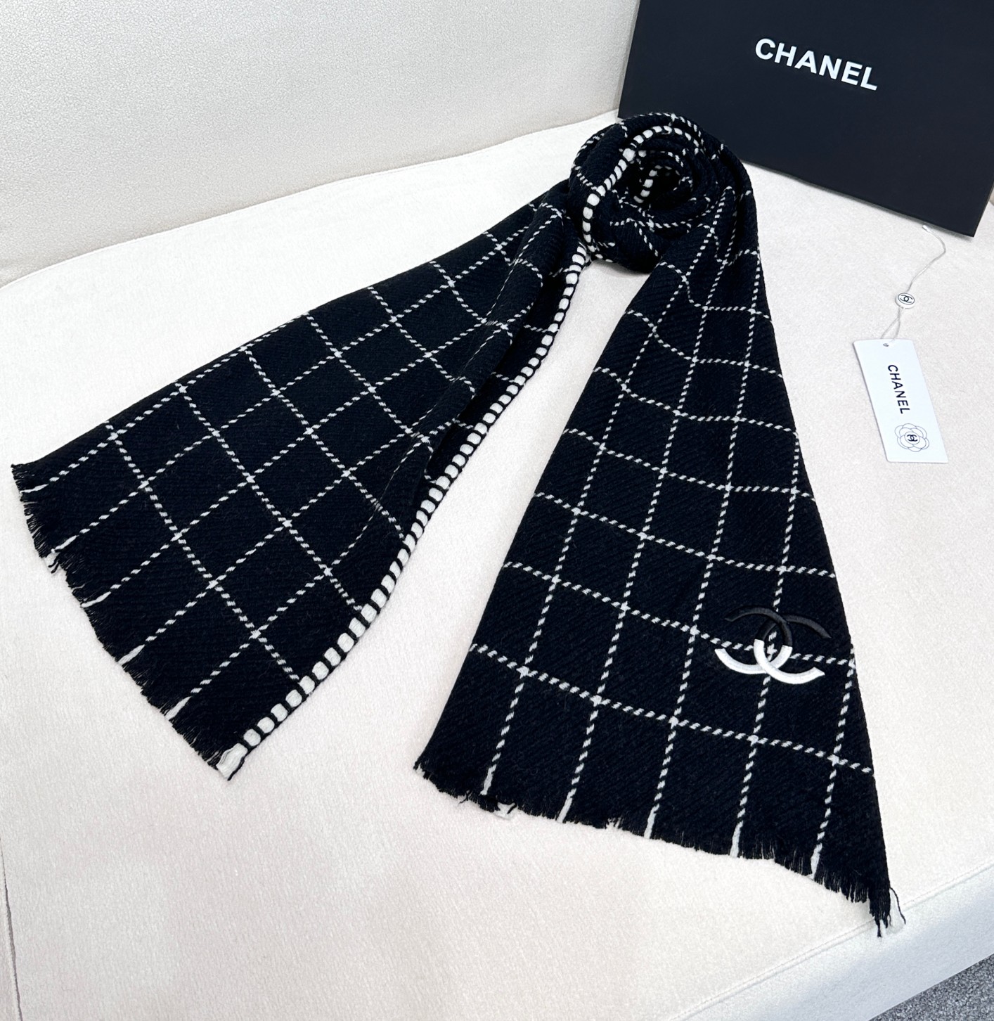 🆕  Chanel香奈儿2024系列货  专供vi🆕 P产品 ♥顶级苏格兰进口羊绒   纹路织法使围巾赋有弹性且柔软亲肤