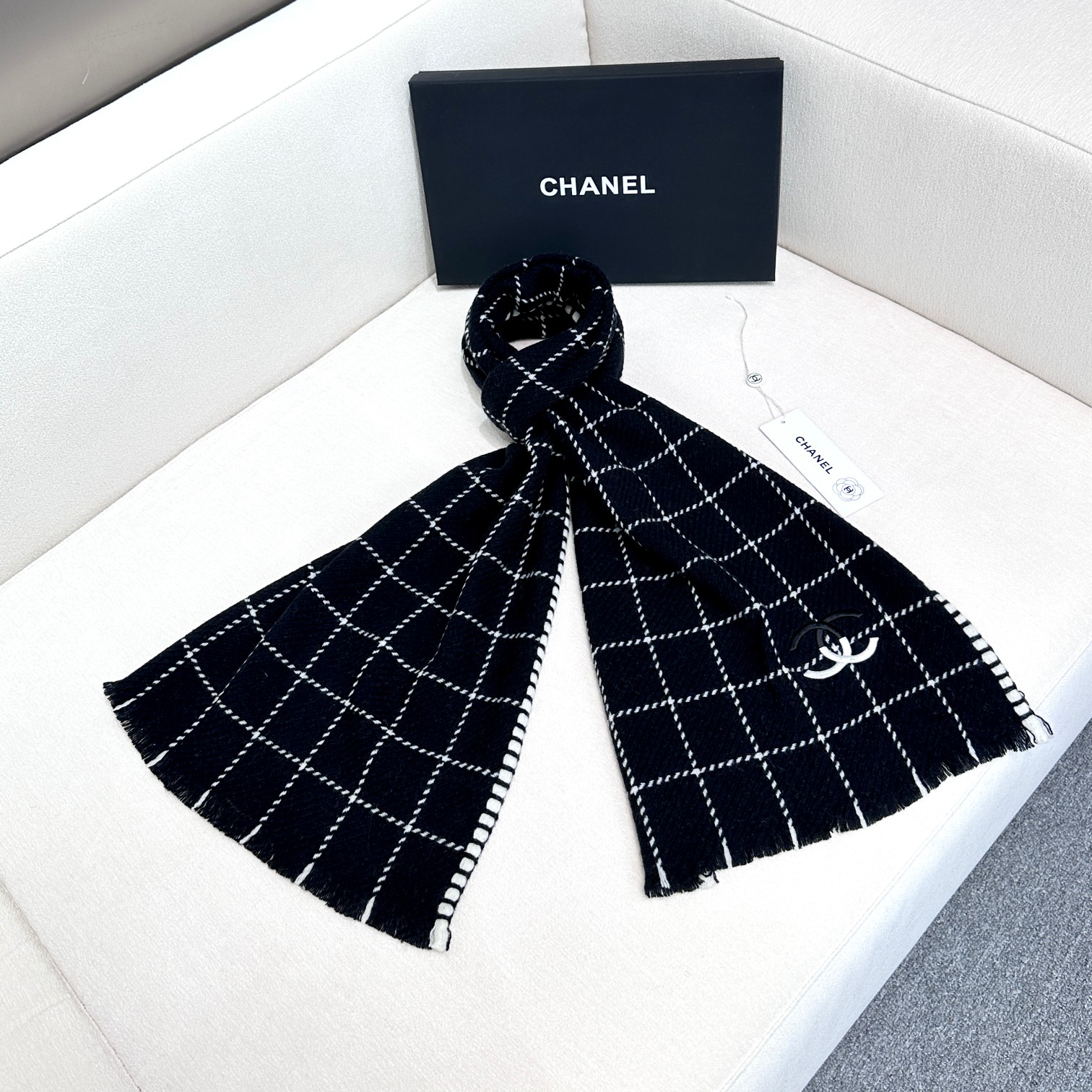 🆕  Chanel香奈儿2024系列货  专供vi🆕 P产品 ♥顶级苏格兰进口羊绒   纹路织法使围巾赋有弹性且柔软亲肤