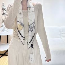 🆕 Chanel ~26新品~90双面真丝 珍珠、香水瓶与四叶草的完美搭配 适合各种场合搭配使用 黑白两色经典优雅 真 🆕 Chanel ~26新品~90双面真丝 珍珠、香水瓶与四叶草的完美搭配 适合各种场合搭配使用 黑白两色经典优雅 真