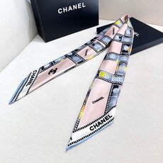 强推~可当抹胸穿的Chanel丝巾 【18mm顶级真丝双面同色丝巾】 复古胶片图案的设计风格 真的超级好搭配 上身即是摩 强推~可当抹胸穿的Chanel丝巾 【18mm顶级真丝双面同色丝巾】 复古胶片图案的设计风格 真的超级好搭配 上身即是摩