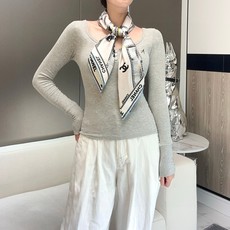 强推~可当抹胸穿的Chanel丝巾 【18mm顶级真丝双面同色丝巾】 复古胶片图案的设计风格 真的超级好搭配 上身即是摩 强推~可当抹胸穿的Chanel丝巾 【18mm顶级真丝双面同色丝巾】 复古胶片图案的设计风格 真的超级好搭配 上身即是摩